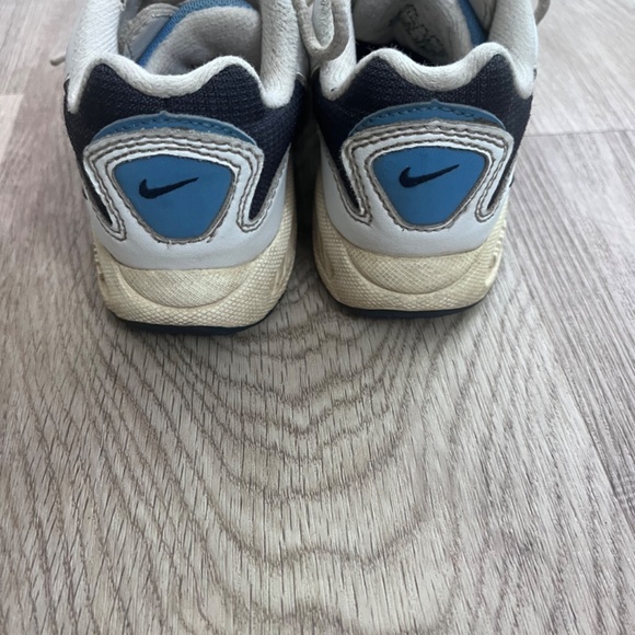 Vintage Nike Kids Shoes (From '99) - Picture 3 of 6